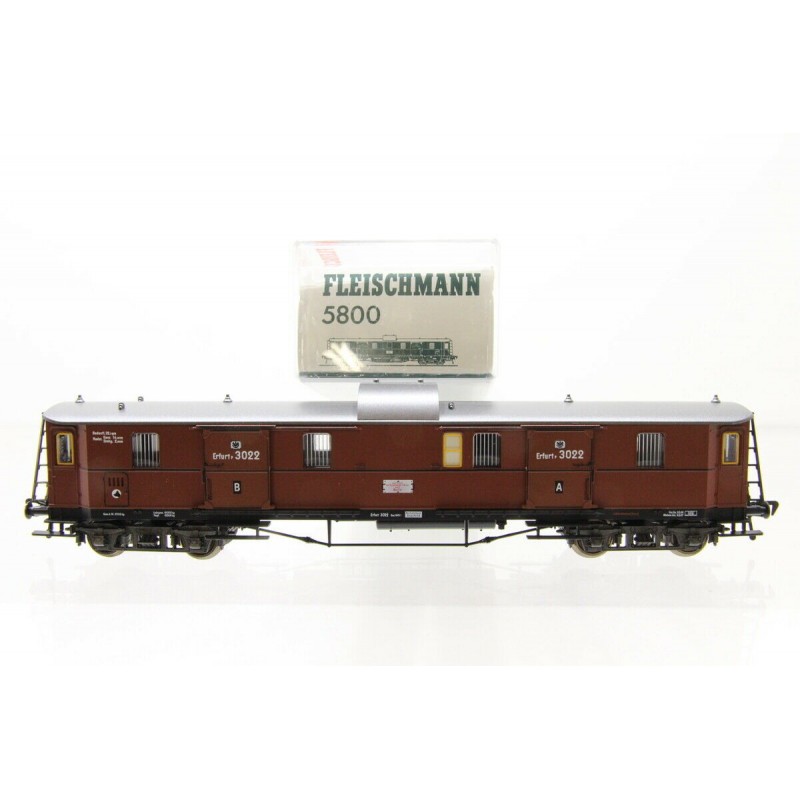 Fleschmann postal carriage HO mss)5800